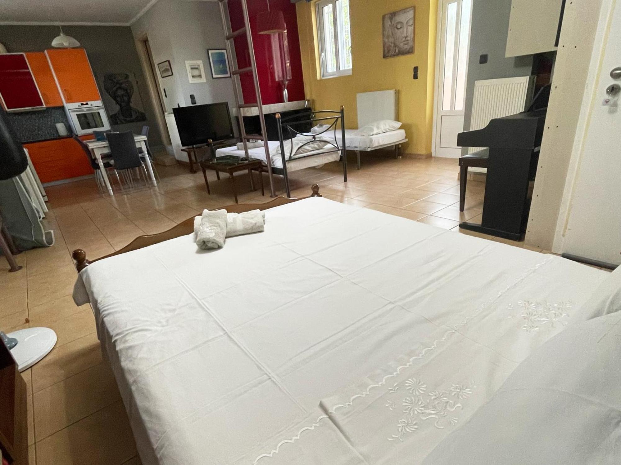 Patras - Independent Studio In Quiet Area Экстерьер фото